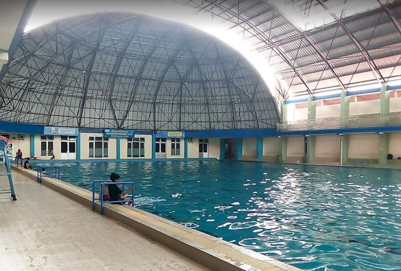 kolam renang indoor