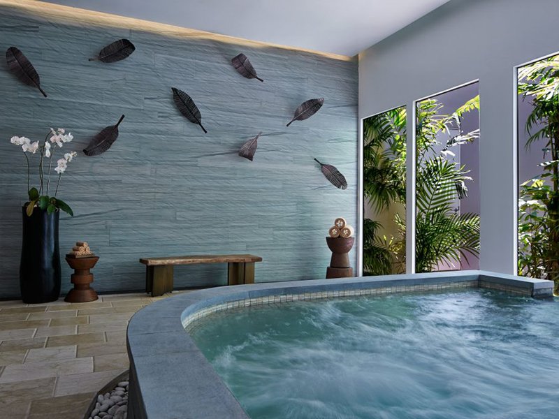 kolam renang spa