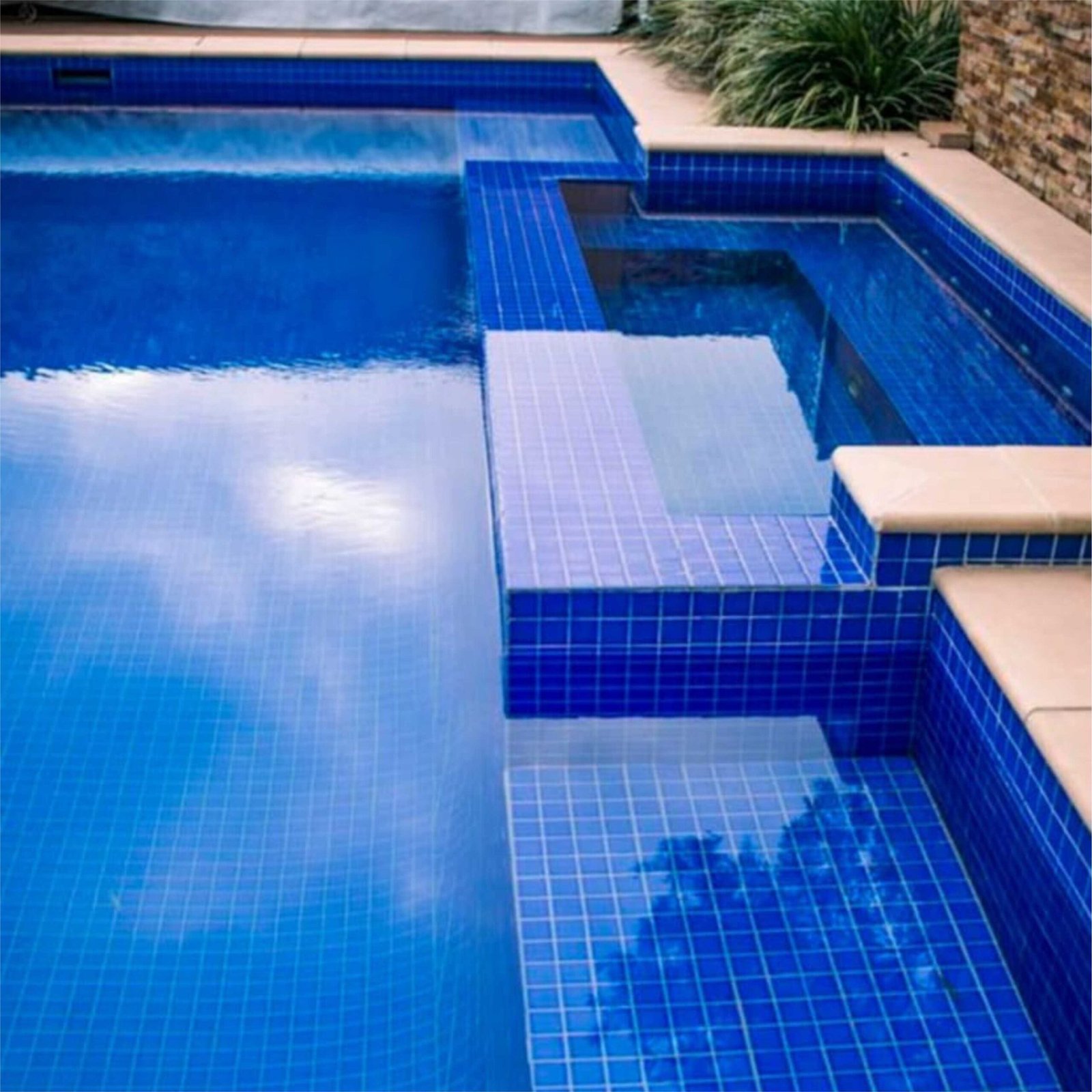 3 Rekomendasi Material Finishing untuk Beberapa Tipe Kolam Renang 2 Tips Memilih Finishing Kolam Renang