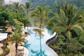 Pembuatan Kolam Renang di Lahan Miring