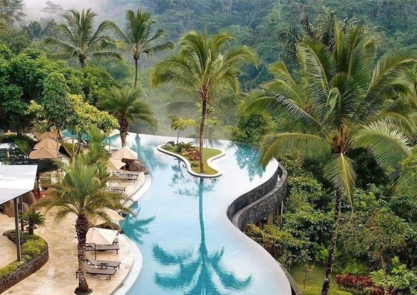Pembuatan Kolam Renang di Lahan Miring