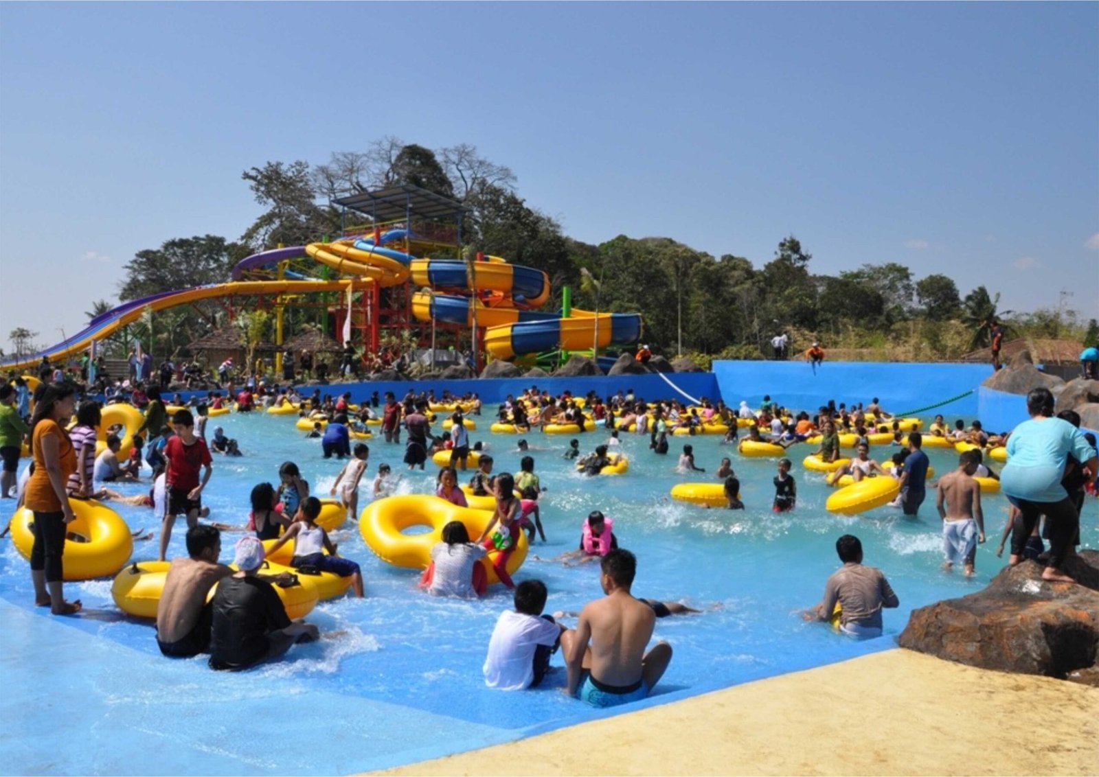 Apakah Bisnis Kolam Renang Umum di Desa Menjanjikan?