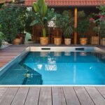 Apakah Lebih Baik Kolam Renang Skimmer atau Overflow?