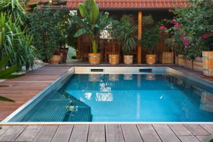 Apakah Lebih Baik Kolam Renang Skimmer atau Overflow?