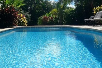 Kapan Air Kolam Renang Harus Dikuras Total?