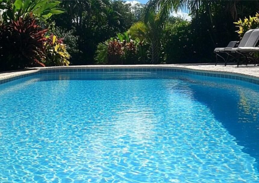 Kapan Air Kolam Renang Harus Dikuras Total?
