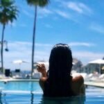 Pakai Sunscreen Saat Berenang Bikin Mata Perih