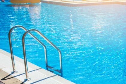 Tangga Stainless untuk Kolam Renang