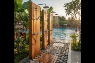 Ide Design Shower Outdoor di Kolam Renang