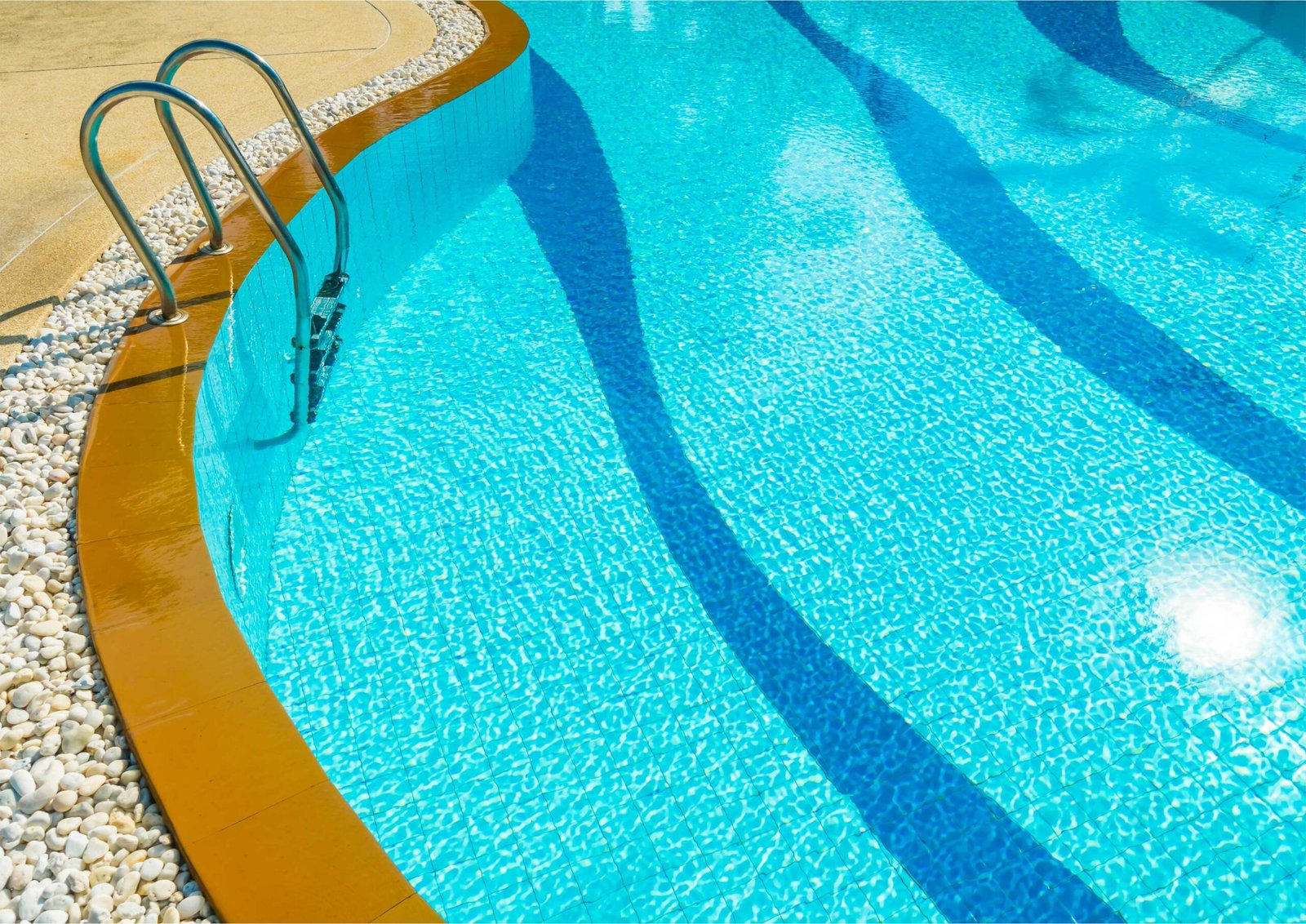 Mengapa Air Kolam Renang Berwarna Kuning