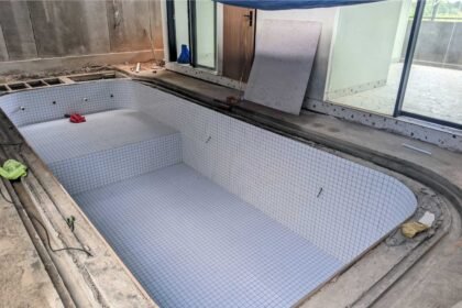 Proses Pembuatan Kolam Renang