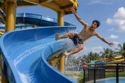 Kenapa Pengguna Slider Waterboom Bisa Terlempar Keluar